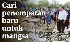  ??  ?? MOHD Shafie melawat tapak kebakaran di Kampung
Cenderamat­a 2, Likas.