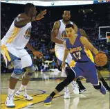  ?? ANDA CHU — BANG, FILE ?? Jeremy
Lin (17), competing against the Warriors in November 2014, is working on a deal to be added to Golden State’s G League team in Santa Cruz, a source told the Bay Area News Group’s Wes Goldberg.