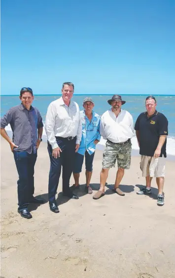  ?? Picture: BRENDAN RADKE ?? HOOKED: Fisherman Dan Kaggelis, Minister Mark Furner and fishermen Kim Andersen, Paul Aubin and Dan Hammersley on Holloways Beach to discuss the net-free zone.