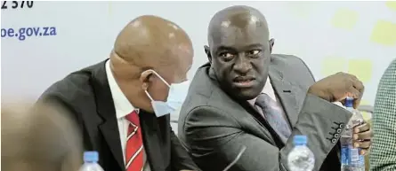  ?? / ALAN EASON ?? Eastern Cape Education MEC Fundile Gade with acting head of department Mahlubandi­le Qwase, who has been alerted to a legal challenge over the education budget cuts.