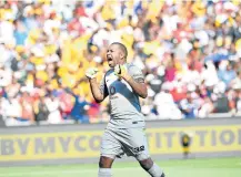  ?? Picture: GALLO IMAGES/SYDNEY SESHIBEDI ?? FULL SUPPORT: Kaizer Chiefs captain Itumeleng Khune celebrates during the Premiershi­p match against Orlando Pirates on Saturday.