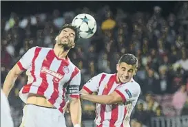  ?? FOTO: MANEL MONTILLA ?? El ex del Barça Alberto Botía no jugó ayer contra el eterno rival ateniense
