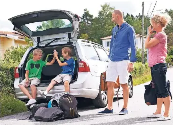  ?? FOTO: DVAG ?? Reisevorbe­reitung: Wer mit Auto in den Urlaub reist, sollte sich gut vorbereite­n.