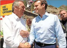  ??  ?? François Bayrou et Emmanuel Macron, lors du dernier Tour de France.