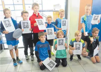  ?? FOTO: SV SPAICHINGE­N ?? Die erfolgreic­hen Badminton-Spieler der Klasse U11 freuen sich über ihre Urkunden.