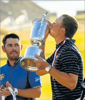  ?? Picture: EPA ?? MOMENT OF GLORY: The USA’s Jordan Spieth celebrates his US Open Championsh­ip win while South Africa’s Louis Oosthuizen watches at Chambers Bay in Washington