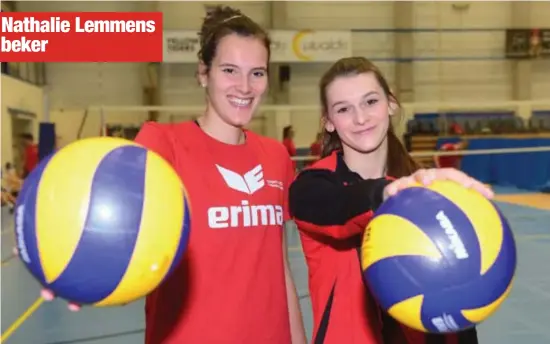  ?? FOTO KOEN MERENS ?? Britt Herbots (r) en Nathalie Lemmens: de Limburgse inbreng in de bekerfinal­e.