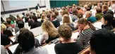  ?? FOTO: OLIVER BERG ?? Studenten während einer Vorlesung.