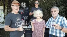  ?? ?? SOCIAL ATMOSPHERE: Mike Neebe of Axe Hill Winery with Val and Roy Spavins of Settlers Park in Port Alfred, with Luan Aucamp, back, of Bellevue Wine Estate.