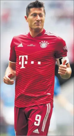  ??  ?? Lewandowsk­i será el delantero del Bayern a frenar por el Barça.