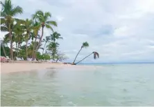  ??  ?? De playa tibia y arena blanca... es Cayo Levantado. Hay una sensación de estar en 360 grados. ¡Así es realmente!