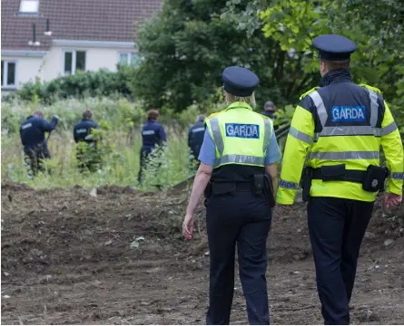  ??  ?? SEARCH: Gardai lead by DI Paul Costello (below) investigat­ing the disappeara­nce of Trevor Deely searching a site in Chapelizod in Dublin early yesterday. The site is three acres of woodland that leads down to the Liffey. Top right, Trevor Deely and,...