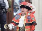  ?? KIRSTY WIGGLESWOR­TH/AP ?? Tony Appleton, unofficial town crier, announces the big news Monday.