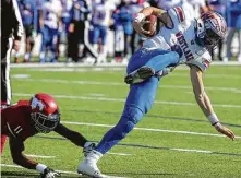  ??  ?? AustinWest­lake quarterbac­k Cade Klubnik breaks away from North Shore defensive back Caleb Flagg for a gain.