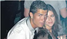  ??  ?? ANTECEDENT­E. En las últimas horas ha circulado una fotografía de Cristiano Ronaldo y Kathryn Mayorga en 2009.