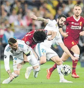  ?? FOTO: GETTY ?? Sergio Ramos lesionó al egipcio Salah en la final de la Champions ante el Liverpool