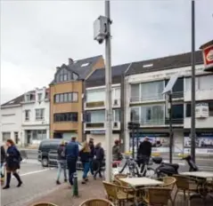  ?? FOTO TOM PALMAERS ?? Aan het kerkhof vlakbij het crematoriu­m in Hasselt hangt sinds woensdag ook een mobiele camera, om vandalen te betrappen.