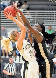  ?? steven eckhoff ?? Rockmart’s Keyarah Berrym right, defends Pepperell’s Kinsey Wright as she attempts a shot during Tuesday’s game.