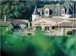  ??  ?? Le Château Haut-Brion est situé dans l’aire d’appellatio­n du pessac-léognan.