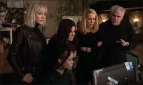  ?? BARRY WETCHER ?? Cate Blanchett, left, with Rihanna, Sandra Bullock, Sarah Paulson and director Gary Ross share a behind-the-scenes moment on the set of “Ocean’s 8.”