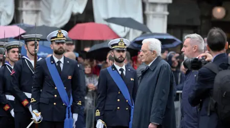  ?? (Foto Sabadin/vision) ?? L’ingresso in piazza
Il presidente Sergio Mattarella con il ministro della Difesa Lorenzo Guerini a Venezia