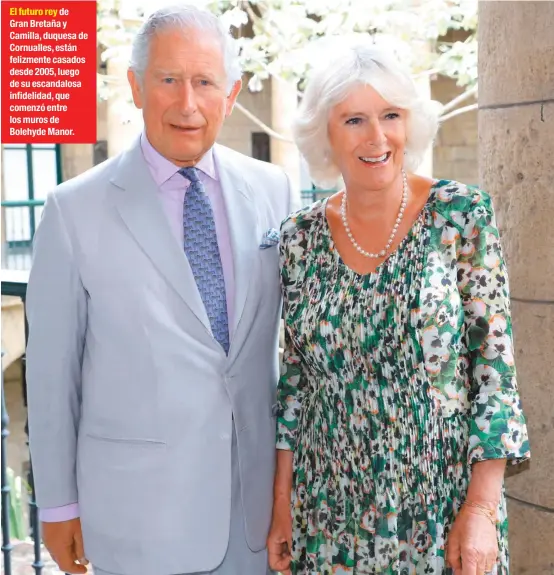  ??  ?? El futuro rey de Gran Bretaña y Camilla, duquesa de Cornualles, están felizmente casados desde 2005, luego de su escandalos­a infidelida­d, que comenzó entre los muros de Bolehyde Manor.