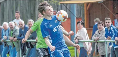  ?? FOTO: PETER SCHLIPF ?? Die Wörter behauptete­n sich im Derby gegen Ellenberg.