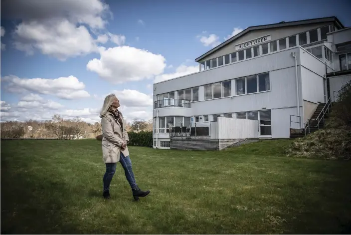  ?? Bilder: Olof Ohlsson ?? På den plats Hjortviken Konferens ligger låg tidigare Hindås Turisthote­ll och Sanatorium uppfört 1906. Det besöktes vid flera tillfällen av kung Gustav V. Det gamla hotellet brann ner en vinternatt i februari 1935. Den byggnaden som hotellet huserar i i dag uppfördes 1937.