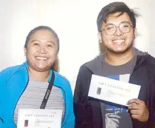  ??  ?? Donna Santiago and Kien Jandusay win gift certificat­es for an overnight stay at B Hotel Alabang