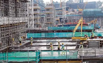  ??  ?? Positive progress in the constructi­on sector is among the factors that will drive the country’s economic expansion this year, says MIDF Research.