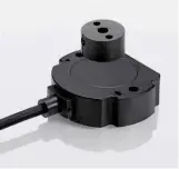  ??  ?? Berührungs­los und mit Io-link: Der magnetisch­e Winkel-sensor für Maschinenb­au und mobile Automation. Bild: Novotechni­k