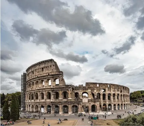  ?? Foto: Imago ?? Verglichen mit dem Colosseum, einem der Wahrzeiche­n Roms, ist die Italienisc­he Republik noch eine recht junge Veranstalt­ung. Und dennoch scheint diese gerade in eine ech te Krise zu geraten.