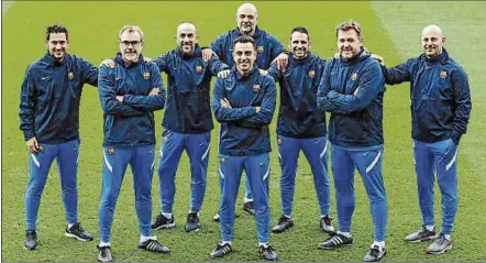  ?? FCB ?? Xavi y su ‘staff’ Izq. a der., Toni Lobo, Òscar Hernández, David Prats, Xavi, José Ramón de la Fuente, Iván Torres, Sergio Alegre y Sergio García