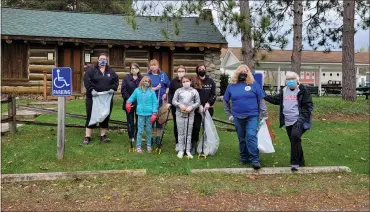  ?? PHOTO COURTESY OF LINDA ROYSE ?? Amy Nelson; Sally Strait, president of Waterford Historical Village; Linda Royse; Parker Hagle; Nicole Hagle; Macie Hagle; Deb Rakoczy and Debbie Parret helped clean up debris at the Waterford Historic Village.