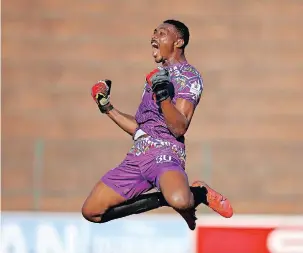  ?? STEVE HAAG Backpagepi­x ?? BAROKA goalkeeper Oscarine Masuluke celebrates teammate Richard Mbulu’s winning goal in their Premiershi­p match against Amazulu at King Zwelithini Stadium in Durban yesterday. |