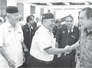  ??  ?? TURUN PADANG: Len menghadiri Majlis Perjumpaan Bersama Ketua Masyarakat dan Ketua Kaum dari DUN Kuala Rajang di Pusat Inovasi Sarikei, kelmarin.