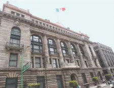  ??  ?? El mandato dual que se plantea al Banxico son los de combatir la inflación y que también contribuya a generar crecimient­o económico.