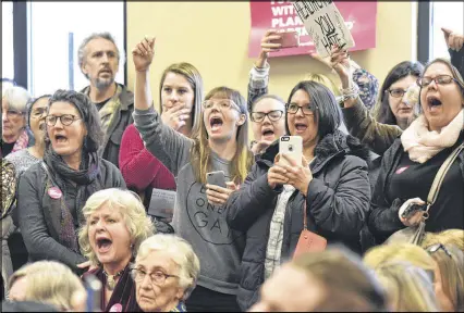  ?? HYOSUB SHIN PHOTOS / AJC ?? Protesters rally against the Trump administra­tion during an Open Office Day event at the Greene County Government Office in Greensboro on Friday. Hundreds of protesters flocked to a “constituen­t service day” for U.S. Senators David Perdue and Johnny...