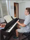  ??  ?? Benjamin Peltonen le jeune finlandais au piano