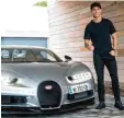 ??  ?? Fußballsta­r Christiano Ronaldo ist be geisterter Bugatti Fahrer und postet das gerne im Internet.