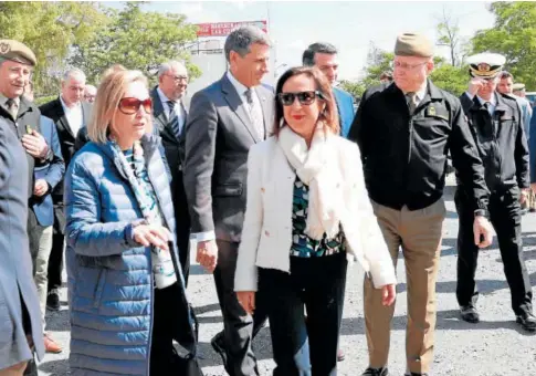  ?? // EP/ROCÍO RUZ ?? Robles, ayer, en la visita las obras de la futura Base Logística del Ejército de Tierra en Córdoba