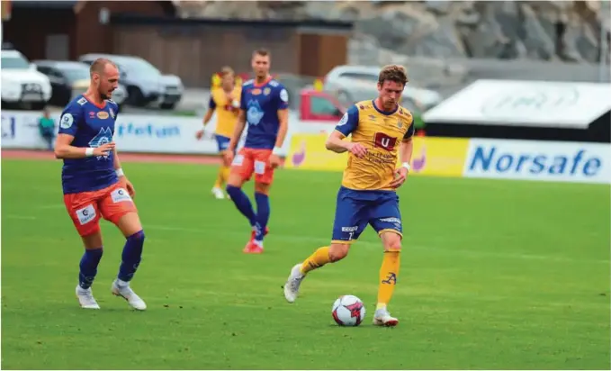  ?? FOTO: ELISABETH GROSVOLD ?? STERKT: Andreas Hagen og Jerv kjempet seg til ett poeng borte mot Aalesund søndag kveld. Her er Hagen i det motsatte oppgjøret.