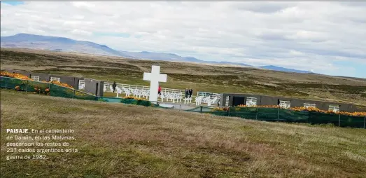  ??  ?? PAISAJE. En el cementerio de Darwin, en las Malvinas, descansan los restos de 237 caídos argentinos en la guerra de 1982.