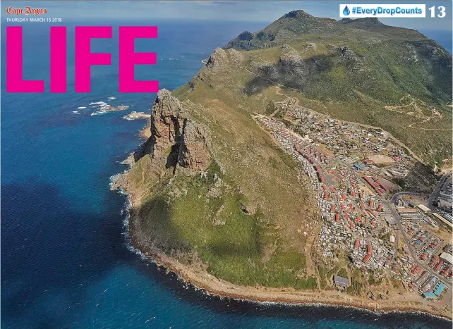  ?? PICTURE: MATTHEW JORDAAN/AFRCAN NEWS AGENCY (ANA) ARCHIVE ?? DEGREE OF SEPARATION: An aerial view of Hangberg, Hout Bay, where the haves live on one side of the “Republic” and the have-nots on the other.