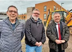  ?? ?? ● Mike Amesbury MP, right, with Labour election candidate Neil Connolly and Cllr Mike Ryan in front of the underconst­ruction apartment block at Sandymoor