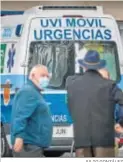  ?? JULIO GONZÁLEZ ?? Una ambulancia circula por Cádiz.