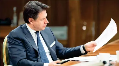  ??  ?? A distanza 203 giorni
La durata del Conte II, secondo esecutivo della XVIII legislatur­a, sostenuto da M5S, Pd, Leu, Iv e Maie: ha giurato al Quirinale il 5 settembre 2019
Il premier Giuseppe Conte, 55 anni. Gli ultimi vertici e Consigli dei ministri si sono svolti tutti in videoconfe­renza