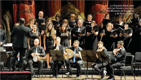  ??  ?? La Orquesta Árabe Judía tocó con Pennisi y los coros del Ministerio de Educación y del Banco Ciudad.