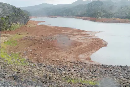  ?? Photo / Watercare ?? Drone footage this week reveals the extremely low water levels in Waita¯kere dams.