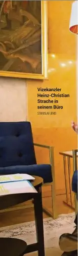  ??  ?? Vizekanzle­r Heinz-christian Strache in seinem Büro STANISLAV JENIS